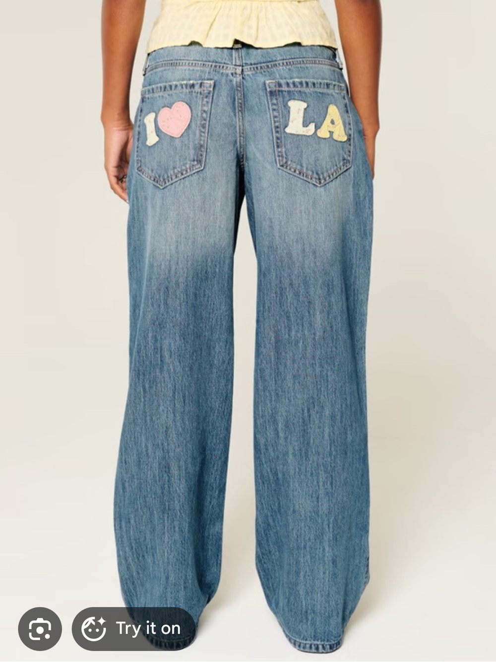 Hollister Low-Rise Medium Wash Los Angeles
Graphic Baggy Jeans 2R